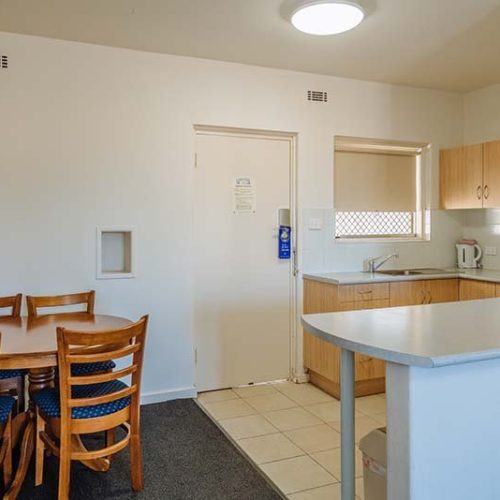 One Bedroom Apt for 2 Guests 4-800x534