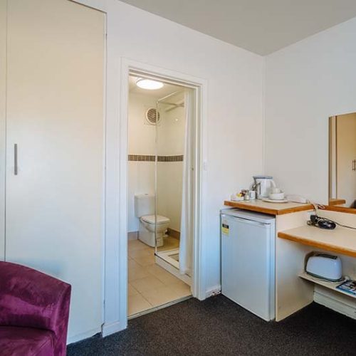 Standard Motel Room 2-800x534