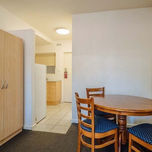 Standard Motel Room with Kitchen 7_pb4NgICGT3qpDDxTBqdG-800x537